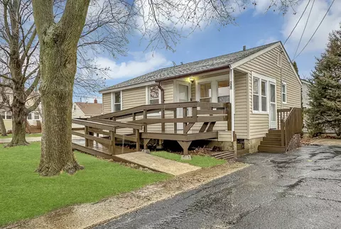 228 E 2nd St, East Dundee, IL 60118 photo 1
