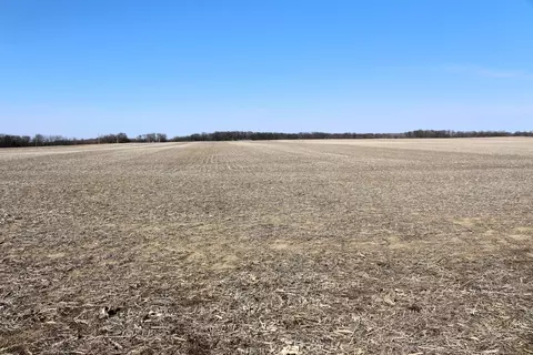 6200 Carl Springs Rd, Wapella, IL 61777