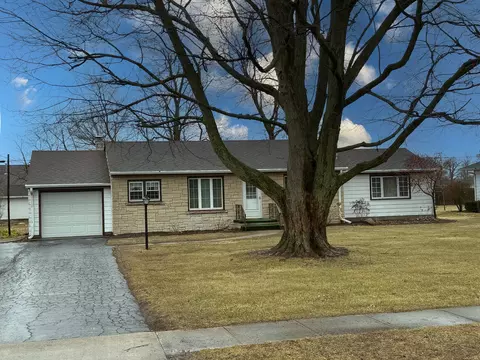 828 S Belmont Ave, Watseka, IL 60970