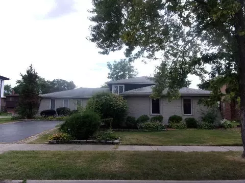 951 E 193rd St, Glenwood, IL 60425