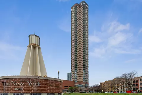 3660 N Lake Shore Dr #709, Chicago, IL 60613
