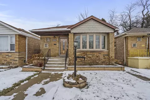 8955 S Essex Ave, Chicago, IL 60617