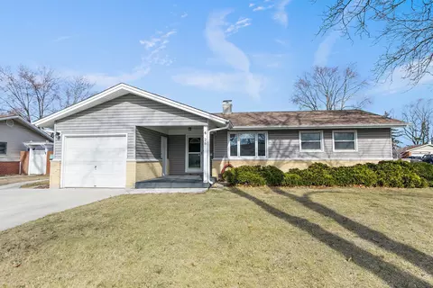 26 Evergreen St, Elk Grove Village, IL 60007