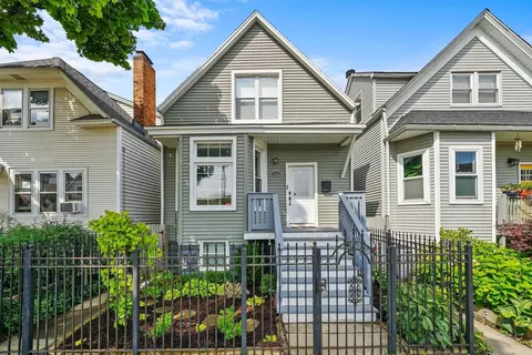 3322 N Sacramento Ave, Chicago, IL 60618