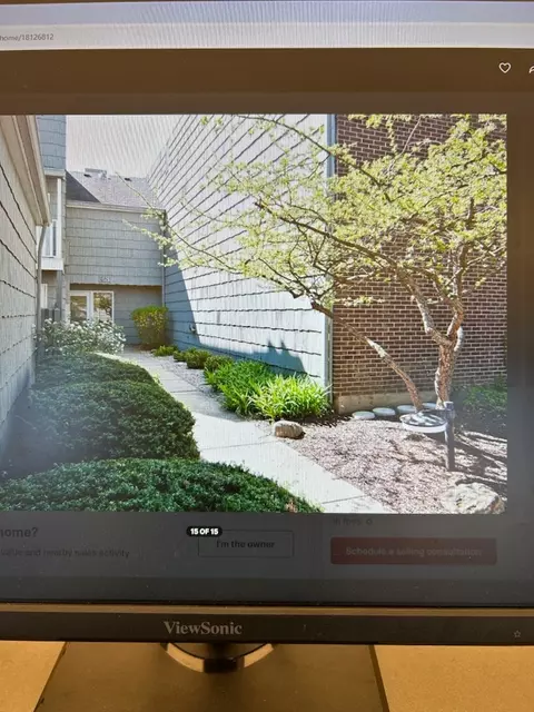 1526 Stonebridge Trl #1-1, Wheaton, IL 60189