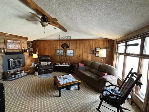 632 W Lincolnway Rd, Morrison, IL 61270 photo 3