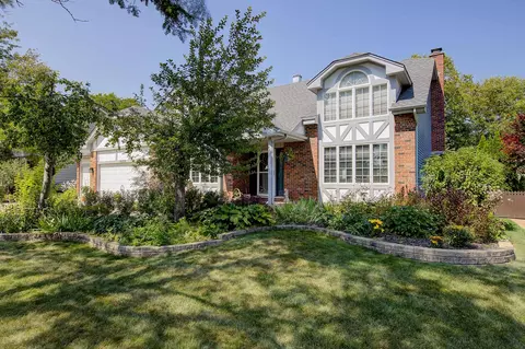 1636 Brentwood Dr, Mundelein, IL 60060