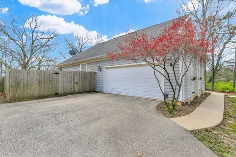 2145 Wagon Trl, White Heath, IL 61884 photo 40