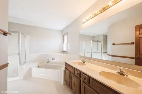 4375 Cherry Ct, Hoffman Estates, IL 60192 photo 9