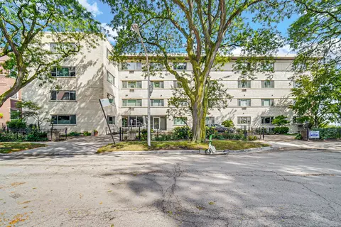 1050 W Columbia Ave #2E, Chicago, IL 60626