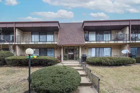 9111 S Roberts Rd #7B, Hickory Hills, IL 60457