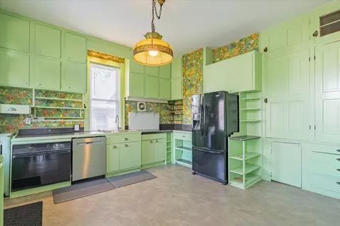 Kitchen - 706 E Grove St, Bloomington, IL 61701 photo 1 of 6