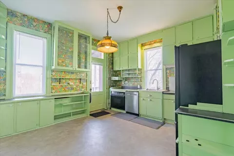 Kitchen - 706 E Grove St, Bloomington, IL 61701 photo 2 of 6