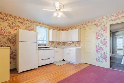 Kitchen - 706 E Grove St, Bloomington, IL 61701 photo 4 of 6