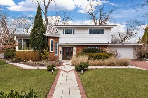 9056 Tamaroa Ter, Skokie, IL 60076