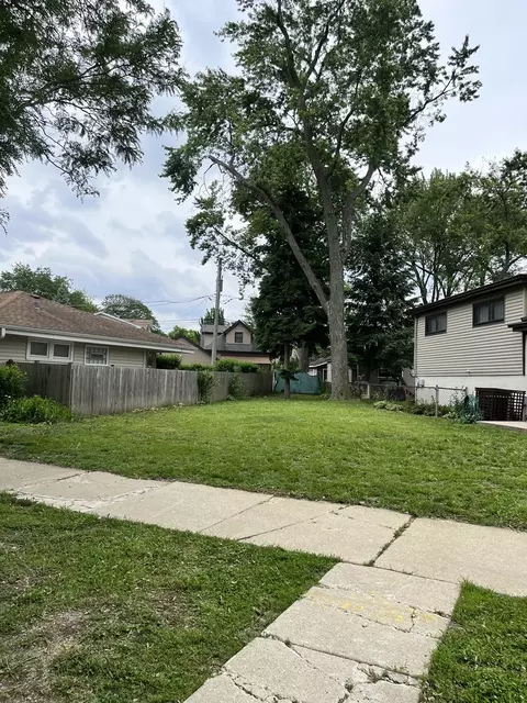 6724 N Avondale Ave, Chicago, IL 60631