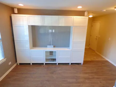 Living - 1231 Willow Ave, Des Plaines, IL 60016 photo 4 of 4