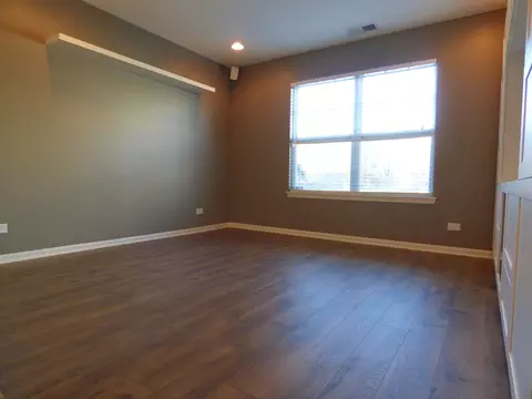 Living - 1231 Willow Ave, Des Plaines, IL 60016 photo 3 of 4