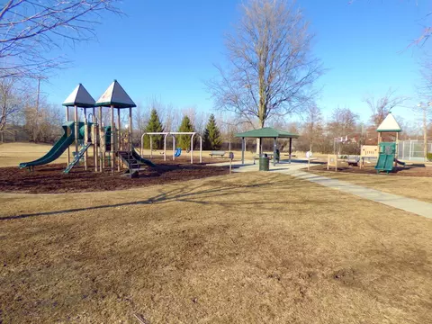 Exterior - 1231 Willow Ave, Des Plaines, IL 60016 photo 4 of 5