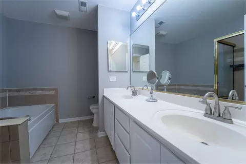 Bath - 315 Emerald Ln, Algonquin, IL 60102 photo 3 of 6
