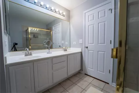 Bath - 315 Emerald Ln, Algonquin, IL 60102 photo 1 of 6