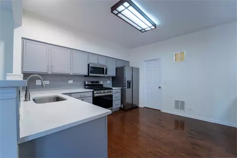 Kitchen - 315 Emerald Ln, Algonquin, IL 60102 photo 2 of 4