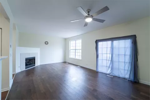 Living - 315 Emerald Ln, Algonquin, IL 60102 photo 3 of 5
