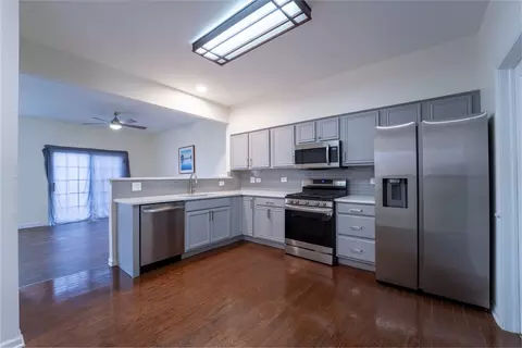 Kitchen - 315 Emerald Ln, Algonquin, IL 60102 photo 3 of 4