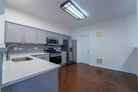 Kitchen - 315 Emerald Ln, Algonquin, IL 60102 photo 4 of 4