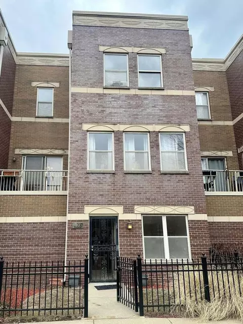 4105 S Maryland Ave, Chicago, IL 60653
