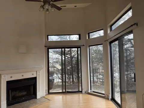 383 Wilmington Dr #E, Bartlett, IL 60103 photo 2