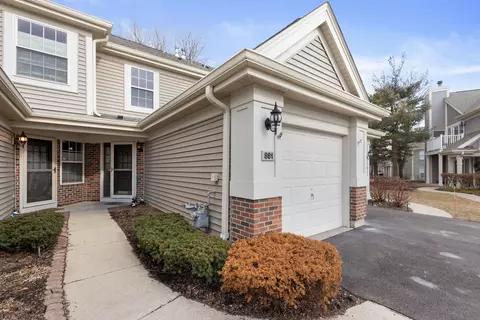 861 Spring Creek Ct, Elk Grove Village, IL 60007