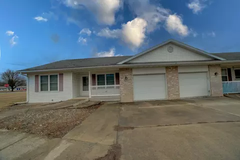 112 Fleming Ct #1, Watseka, IL 60970