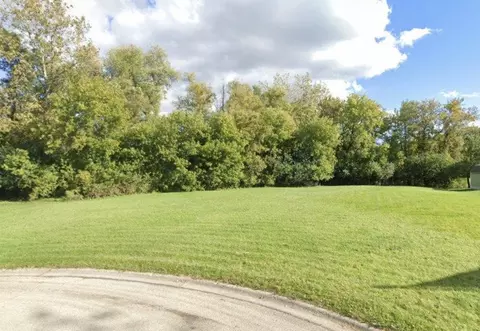 562 Eastport Ct, Island Lake, IL 60042
