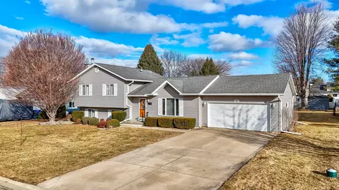 820 Palmor Dr, Ottawa, IL 61350