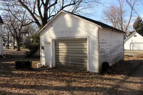 518 N Jackson St, Clinton, IL 61727 photo 5