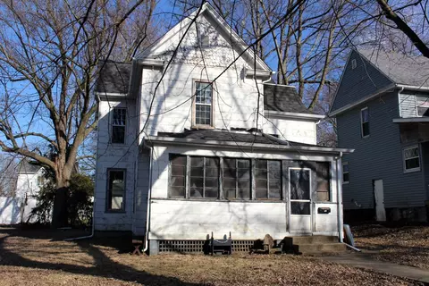 518 N Jackson St, Clinton, IL 61727