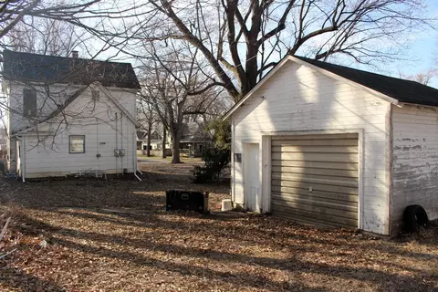 518 N Jackson St, Clinton, IL 61727 photo 4