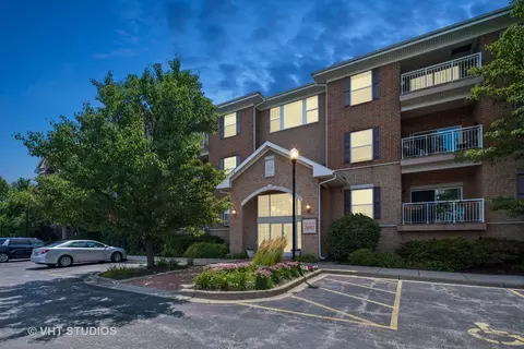 2692 Stone Cir #205, Geneva, IL 60134