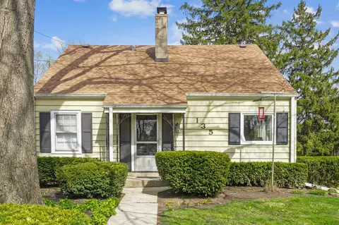 135 Harvey Ave, Wood Dale, IL 60191