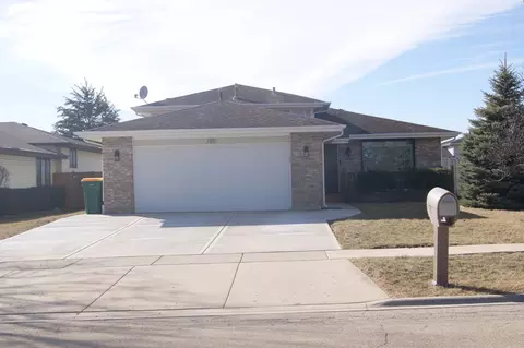 785 Pine Trail Dr, Romeoville, IL 60446