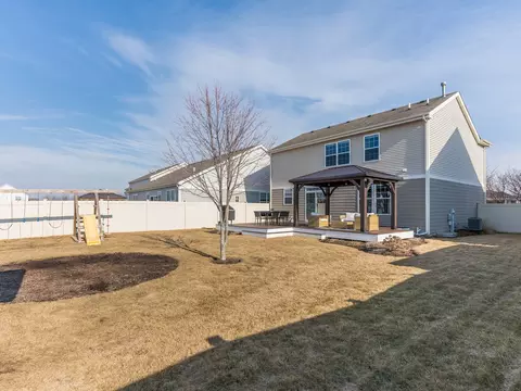352 Snow Drop Ln, Elgin, IL 60124 photo 24