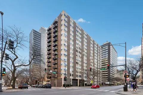 3033 N Sheridan Rd #406, Chicago, IL 60657