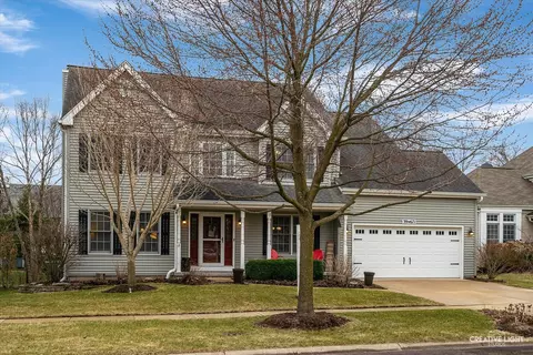 39 W671 Howard Sq, Geneva, IL 60134