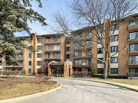601 Lake Hinsdale Dr #204, Willowbrook, IL 60527