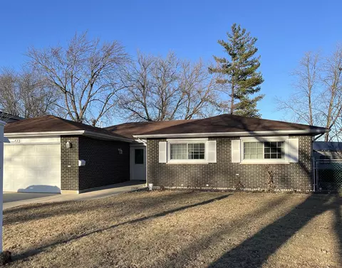 513 Redwood Ln, Schaumburg, IL 60193