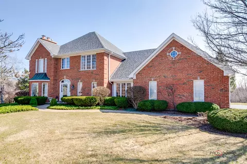 36 Squire Rd, Hawthorn Woods, IL 60047