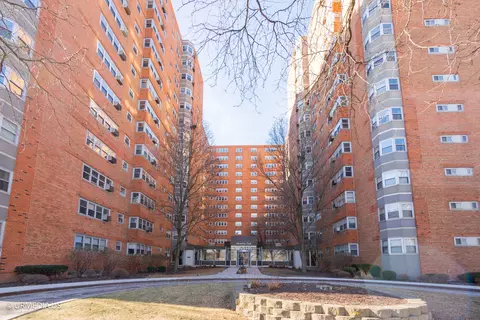 4920 N Marine Dr #F12, Chicago, IL 60640