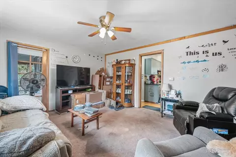 910-912 Getty St, Elgin, IL 60120 photo 2