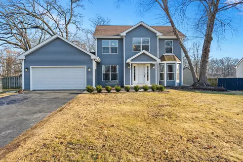 735 Dartmouth Dr, Island Lake, IL 60042